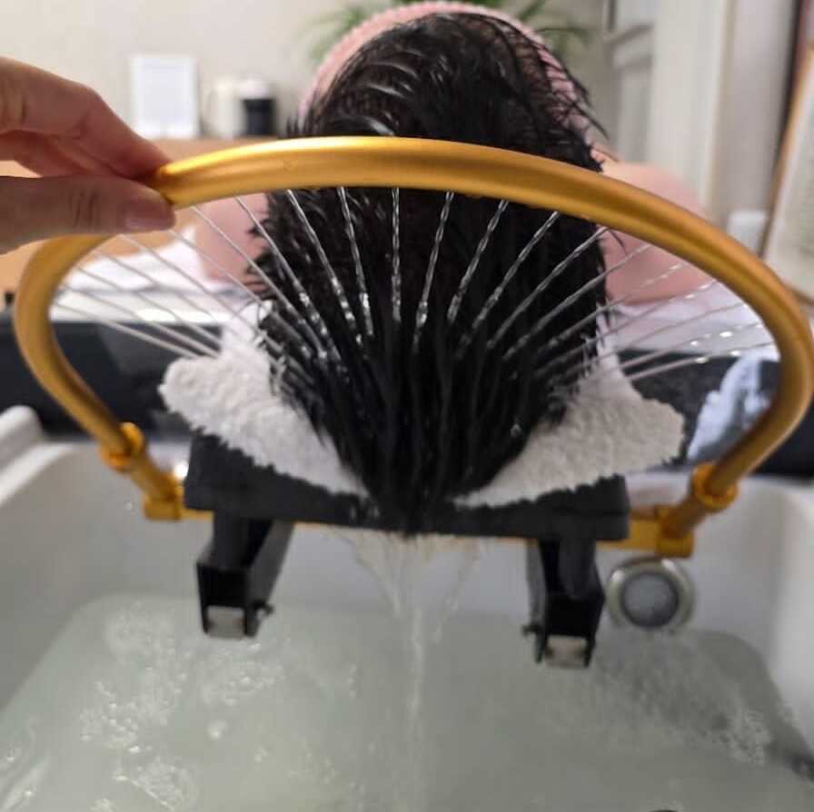 Ritual de head spa com massagem do couro cabeludo